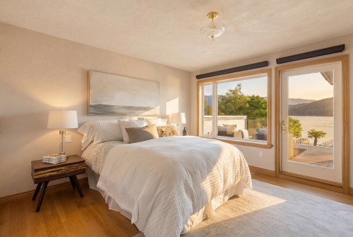 588 Lowry Lane, North Vancouver, BC 