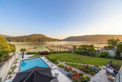 588 Lowry Lane, North Vancouver, BC 