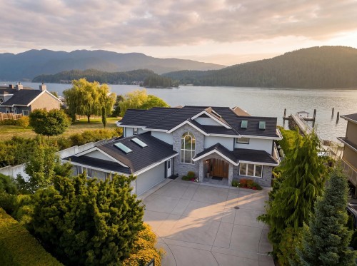 588 Lowry Lane, North Vancouver, BC 