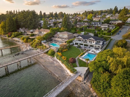 588 Lowry Lane, North Vancouver, BC 
