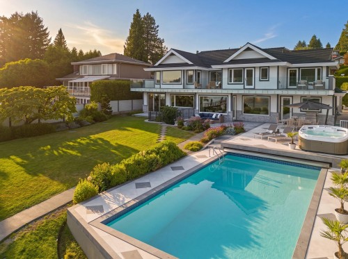588 Lowry Lane, North Vancouver, BC 