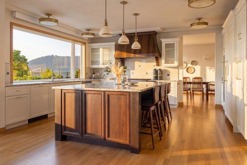 588 Lowry Lane, North Vancouver, BC 