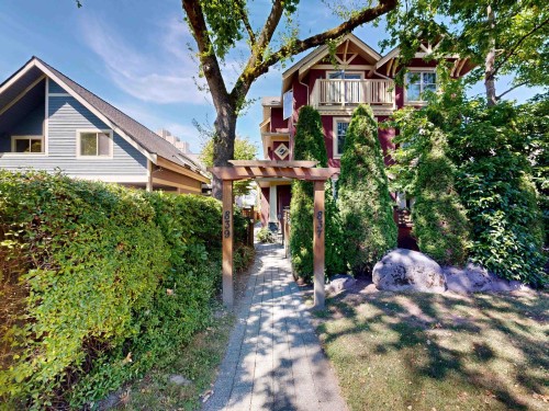 839 14Th Avenue W, Vancouver, BC - Outdoor