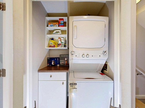 839 14Th Avenue W, Vancouver, BC - Indoor Photo Showing Laundry Room