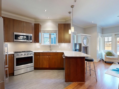 839 14Th Avenue W, Vancouver, BC - Indoor Photo Showing Kitchen