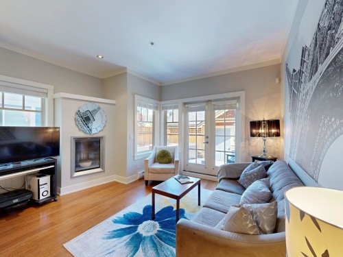 839 14Th Avenue W, Vancouver, BC - Indoor Photo Showing Living Room With Fireplace