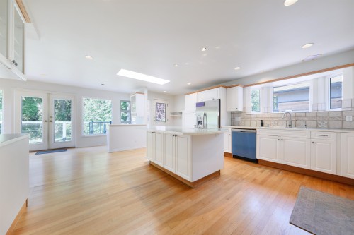 3775 Emerald Drive, North Vancouver, BC 