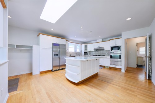 3775 Emerald Drive, North Vancouver, BC 
