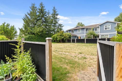 14-624 Shaw Road, Gibsons, BC - Outdoor