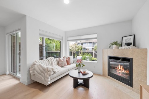 14-624 Shaw Road, Gibsons, BC - Indoor Photo Showing Living Room With Fireplace