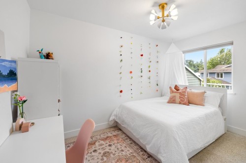 14-624 Shaw Road, Gibsons, BC - Indoor Photo Showing Bedroom