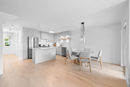 14-624 Shaw Road, Gibsons, BC - Indoor