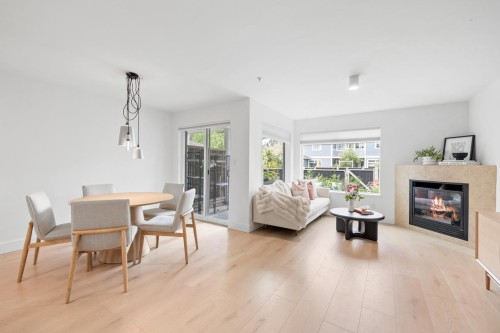 14-624 Shaw Road, Gibsons, BC - Indoor With Fireplace