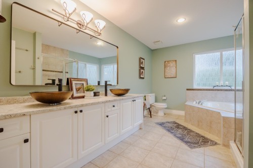 13250 237A Street, Maple Ridge, BC - Indoor Photo Showing Bathroom