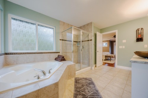 13250 237A Street, Maple Ridge, BC - Indoor Photo Showing Bathroom