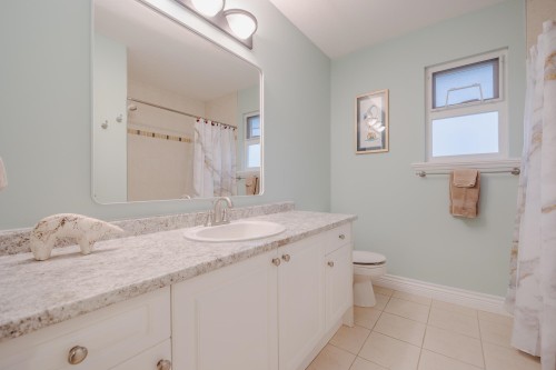 13250 237A Street, Maple Ridge, BC - Indoor Photo Showing Bathroom