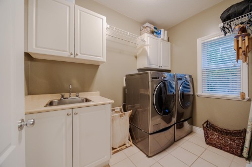 13250 237A Street, Maple Ridge, BC - Indoor Photo Showing Laundry Room