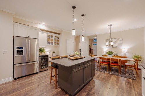 13250 237A Street, Maple Ridge, BC - Indoor Photo Showing Kitchen With Upgraded Kitchen