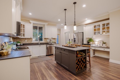 13250 237A Street, Maple Ridge, BC - Indoor Photo Showing Kitchen