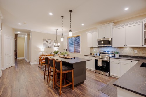 13250 237A Street, Maple Ridge, BC - Indoor Photo Showing Kitchen With Upgraded Kitchen