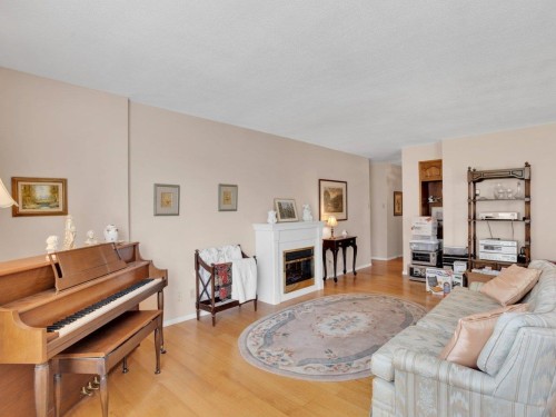 206-2140 Briar Avenue, Vancouver, BC 