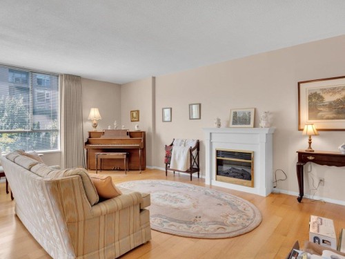 206-2140 Briar Avenue, Vancouver, BC 