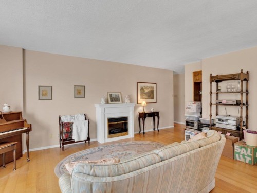 206-2140 Briar Avenue, Vancouver, BC 