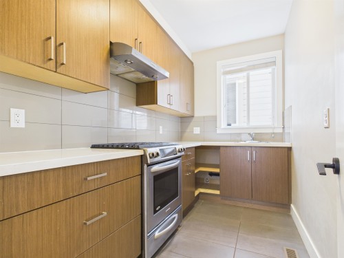 3501 Sheffield Avenue, Coquitlam, BC - Indoor Photo Showing Kitchen