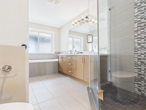 3501 Sheffield Avenue, Coquitlam, BC - Indoor Photo Showing Bathroom