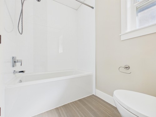 3501 Sheffield Avenue, Coquitlam, BC - Indoor Photo Showing Bathroom