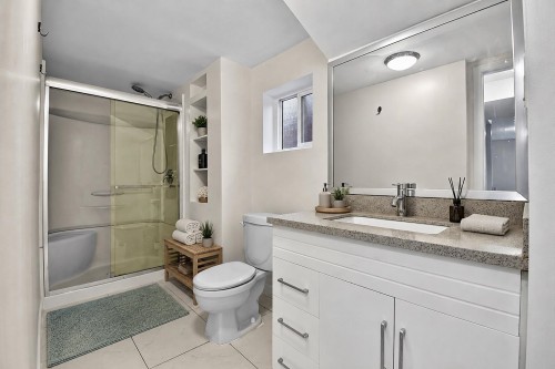 2216 41St Avenue E, Vancouver, BC - Indoor Photo Showing Bathroom