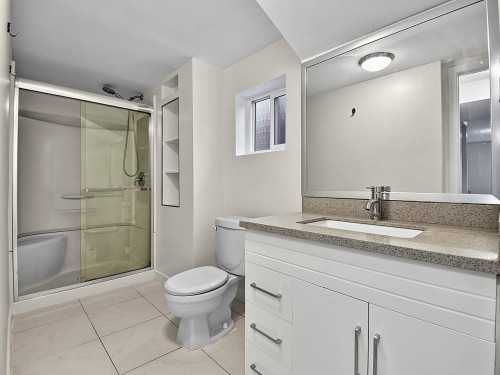 2216 41St Avenue E, Vancouver, BC - Indoor Photo Showing Bathroom