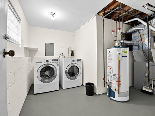 2216 41St Avenue E, Vancouver, BC - Indoor Photo Showing Laundry Room