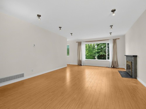 2216 41St Avenue E, Vancouver, BC - Indoor With Fireplace