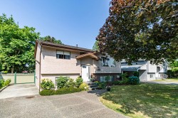 11809 230 Street Maple Ridge, BC V2X 6R3