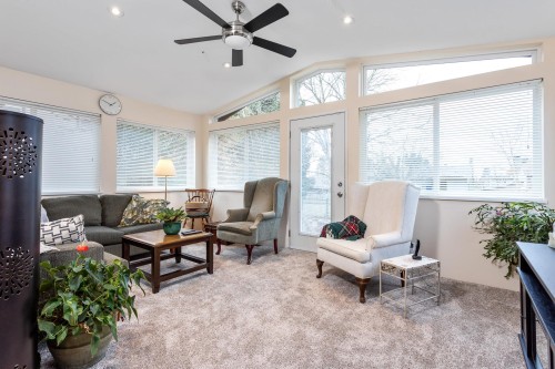 11809 230 Street, Maple Ridge, BC - Indoor Photo Showing Living Room