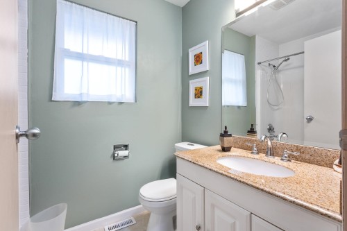 11809 230 Street, Maple Ridge, BC - Indoor Photo Showing Bathroom