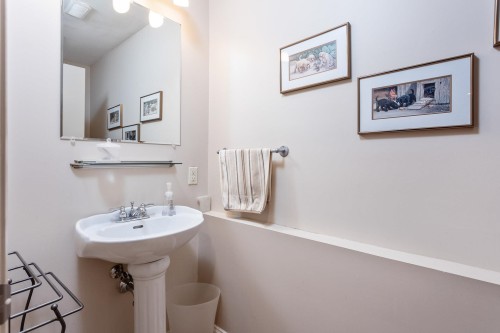 11809 230 Street, Maple Ridge, BC - Indoor Photo Showing Bathroom