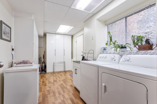 11809 230 Street, Maple Ridge, BC - Indoor Photo Showing Laundry Room