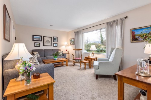 11809 230 Street, Maple Ridge, BC - Indoor Photo Showing Living Room