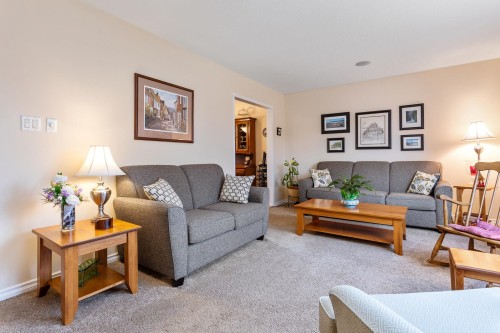 11809 230 Street, Maple Ridge, BC - Indoor Photo Showing Living Room