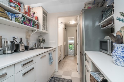 220 Cornell Way, Port Moody, BC - Indoor Photo Showing Kitchen
