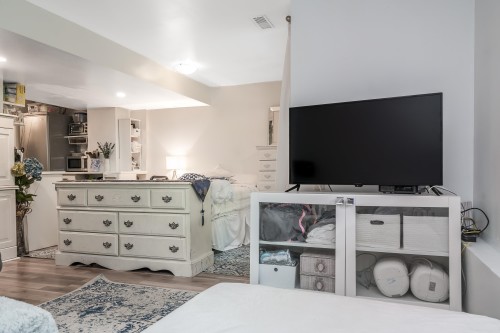 220 Cornell Way, Port Moody, BC - Indoor Photo Showing Bedroom