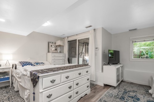 220 Cornell Way, Port Moody, BC - Indoor Photo Showing Bedroom