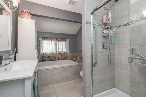 220 Cornell Way, Port Moody, BC - Indoor Photo Showing Bathroom