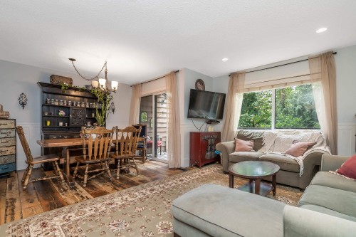 220 Cornell Way, Port Moody, BC - Indoor Photo Showing Living Room