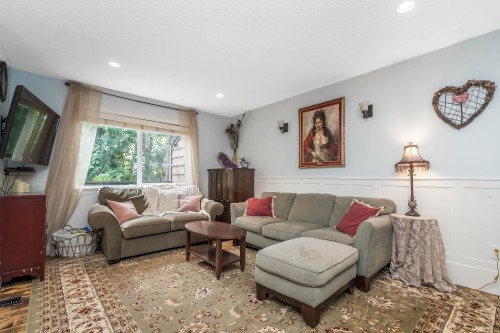 220 Cornell Way, Port Moody, BC - Indoor Photo Showing Living Room