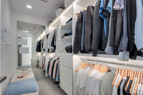 4368 15Th Avenue W, Vancouver, BC - Indoor With Storage