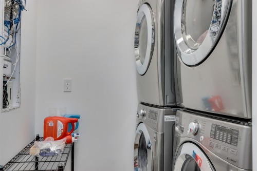 4368 15Th Avenue W, Vancouver, BC - Indoor Photo Showing Laundry Room
