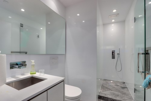 4368 15Th Avenue W, Vancouver, BC - Indoor Photo Showing Bathroom